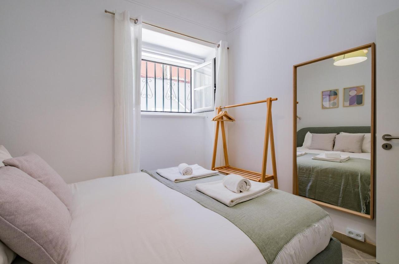 New! Unique 1 Bedroom Apartment- Santa Catarina 42 リスボン エクステリア 写真